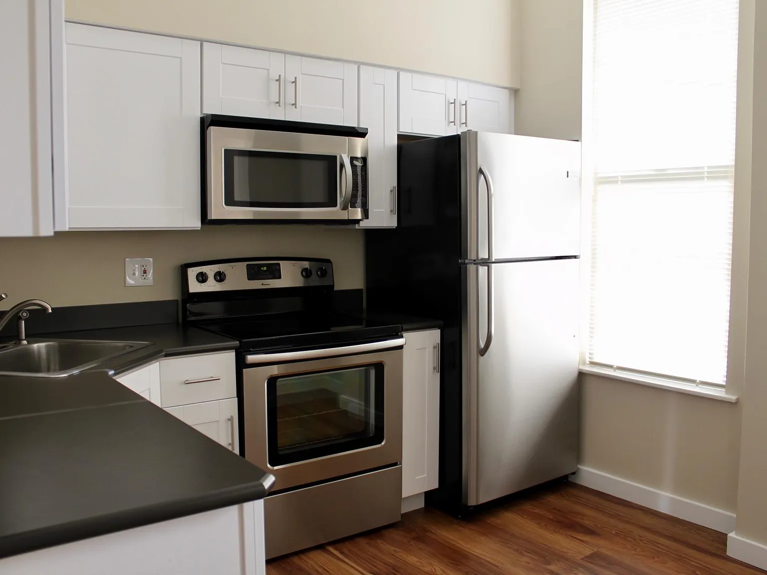 2 bed, 1022 sqft, $1,500 — Photo 1