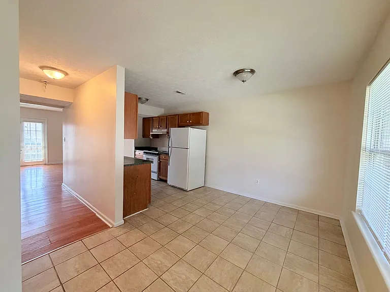 1000 Heathcliff Dr — Photo 2