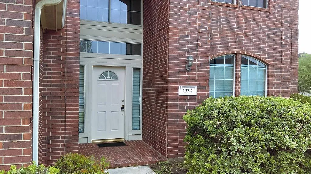 5 bed, 3.0 bath, 3120 sqft, $2,545 — Photo 3