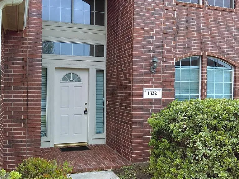 1322 Magnolia Dale Dr — Photo 3