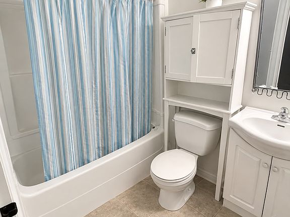 5th image of 567 Woolwich St #4
