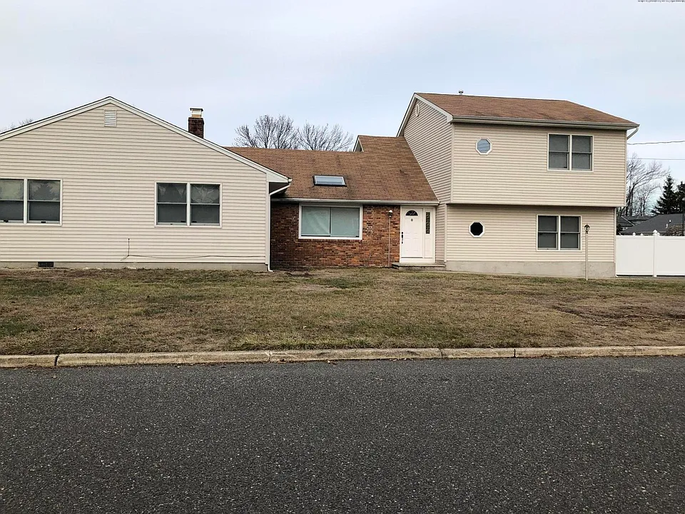 8 Dwight Dr
