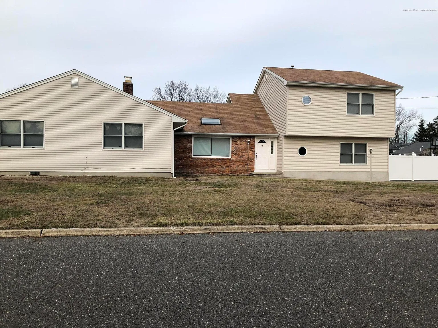 8 Dwight Dr photo 1