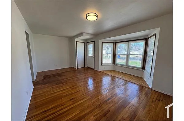 Building Photo - 230 Capri Dr