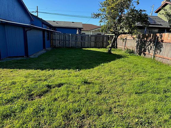 2nd image of 209 9th St #B