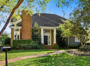 39 Longledge Dr, Pt Chester, NY 10573