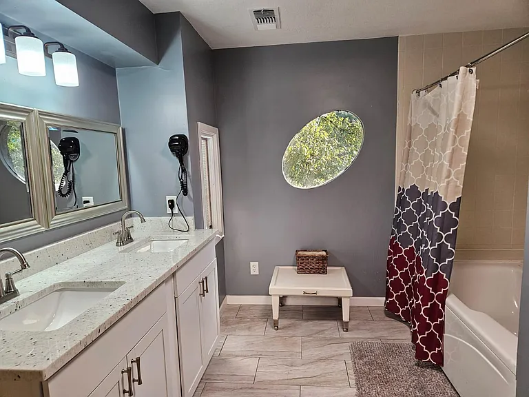 2914 S Mendenhall Rd — Photo 36