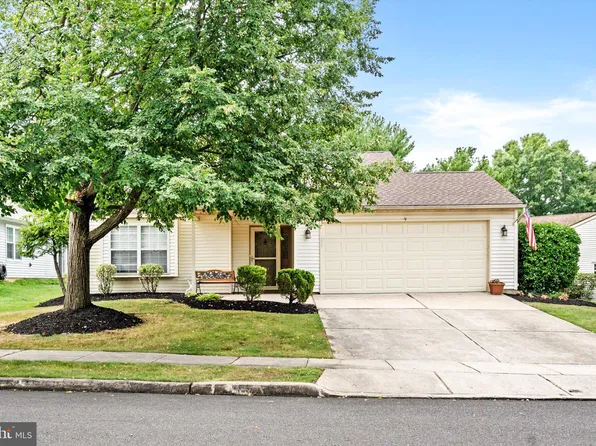 9 Carriage Hill Ln, Columbus, NJ 08022