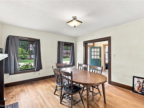 20th image of 412 Oakwood Dr