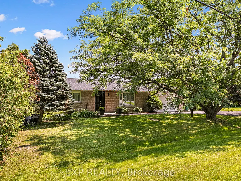 10 Queen Anne Cres — Photo 2