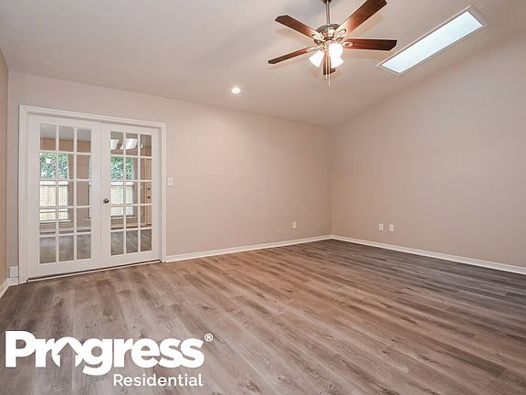 4th image of 3747 Mandarin Woods Dr N