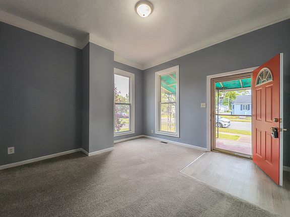5th image of 844 W North St