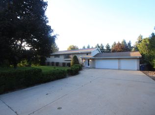 1968 Mapledale Rd, West Bend, WI 53090