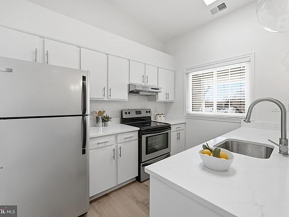 5th image of 12940 Grays Pointe Rd #C