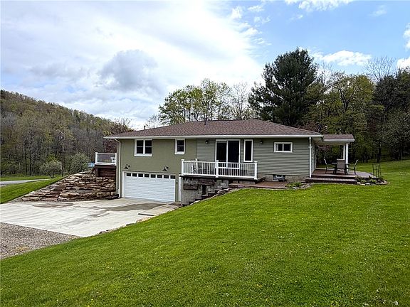 3rd image of 12483 Sawmill Run Rd