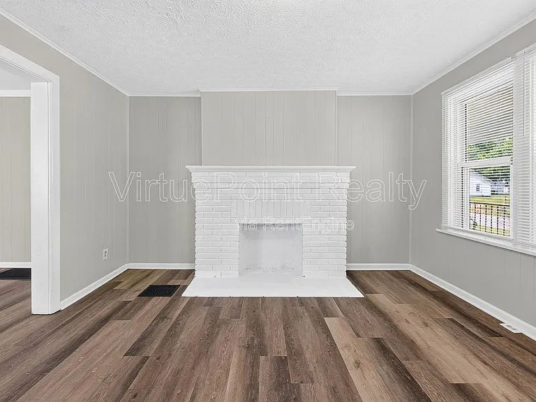 329 S Wayne Ave — Photo 4
