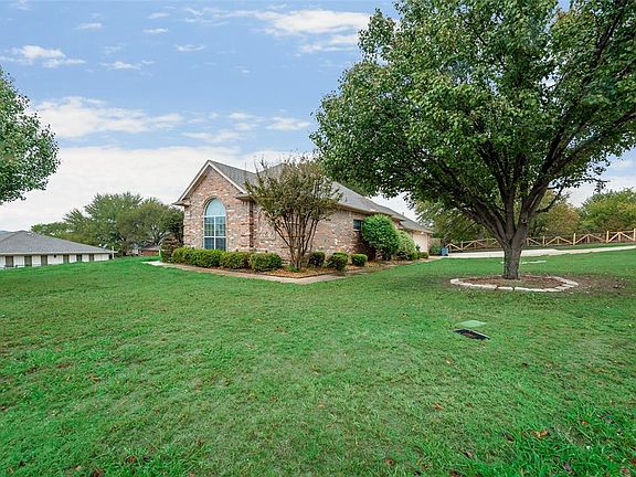 2nd image of 207 Lakeaire Dr
