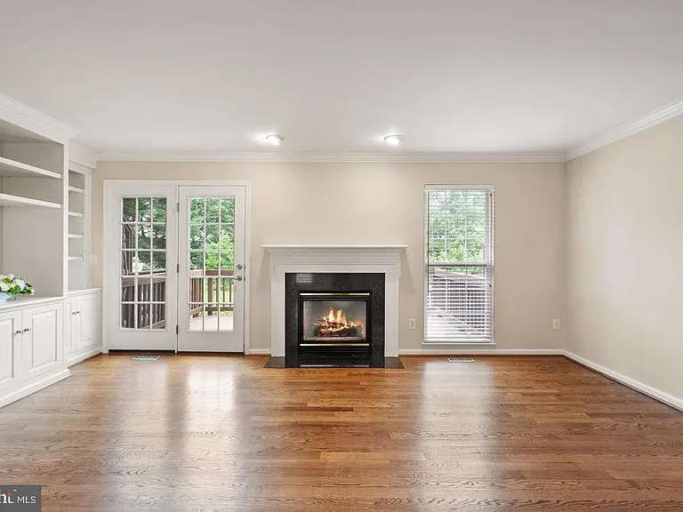 917 Rolfe Pl — Photo 18