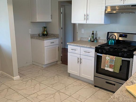 2nd image of 846 Sartori Ave