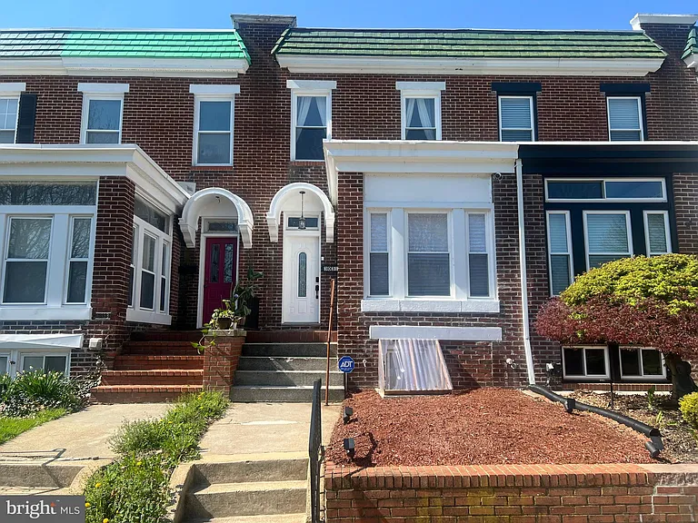 3031 Shannon Dr — Photo 1