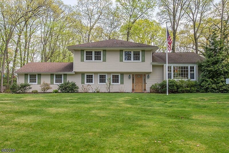 2nd image of 539 Old Woods Rd