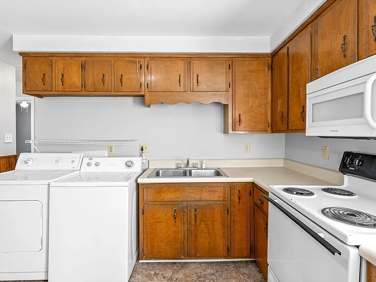 750 Bancroft Cir #A — Photo 16