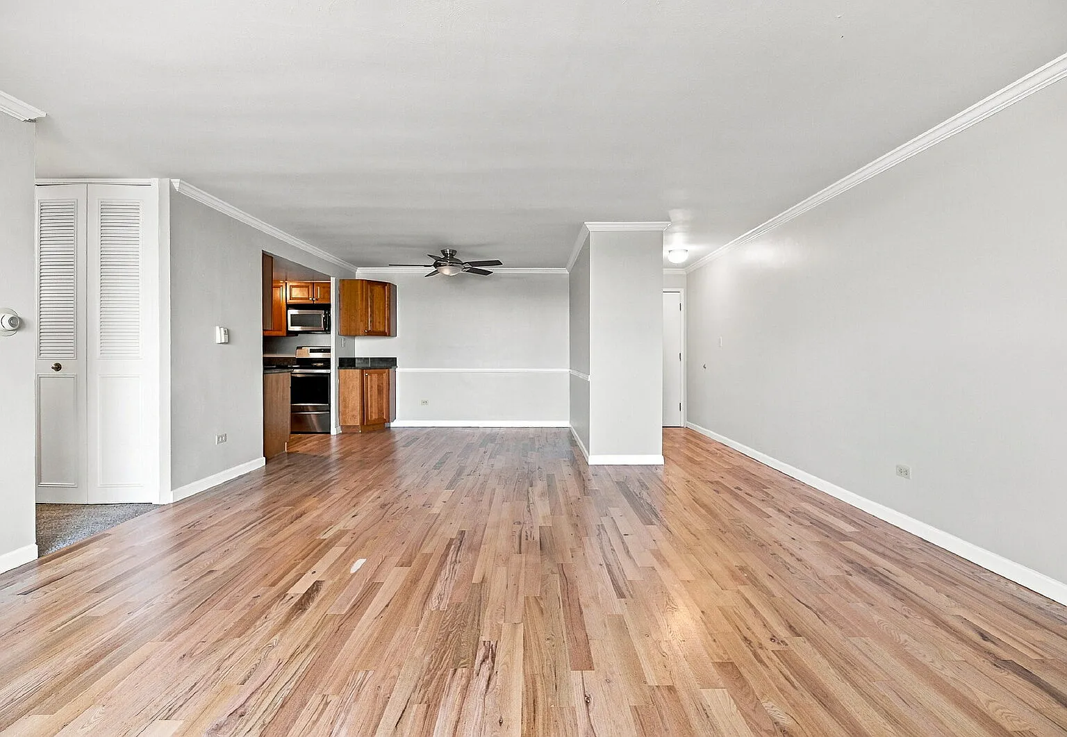 2 bed, 1.5 bath, 902 sqft, $1,671 — Photo 4