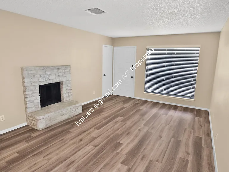 7912 Echo Wind St #7912 — Photo 4