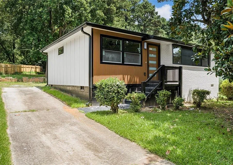 2353 Clarissa Dr NW