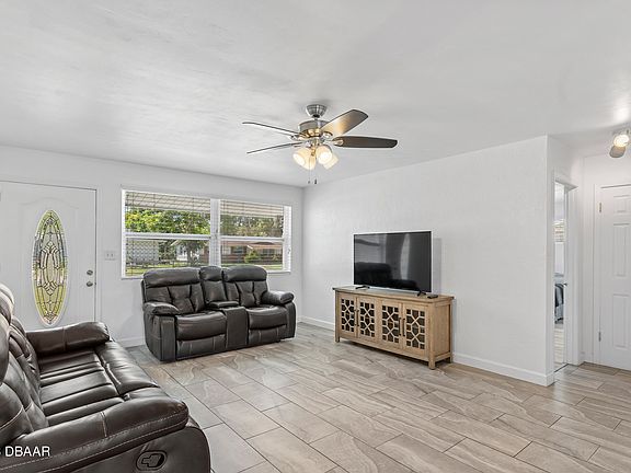 4th image of 1285 Vanderbilt Dr