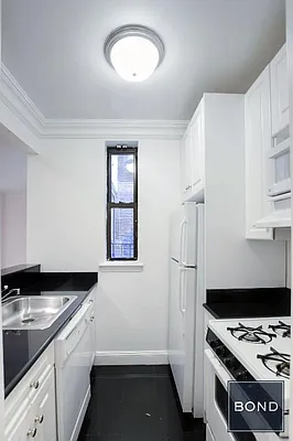 Rented by Bond New York | media 32