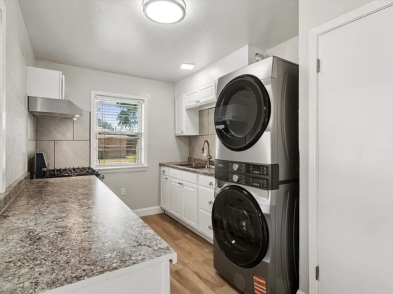 3800 Atlas Dr — Photo 8