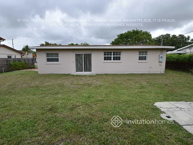 10030 SW 85th St — Photo 15