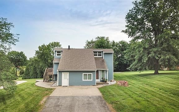 2nd image of 3 SE Hillcrest Dr