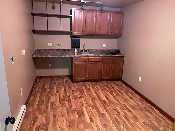 4th image of 605 S 1st St