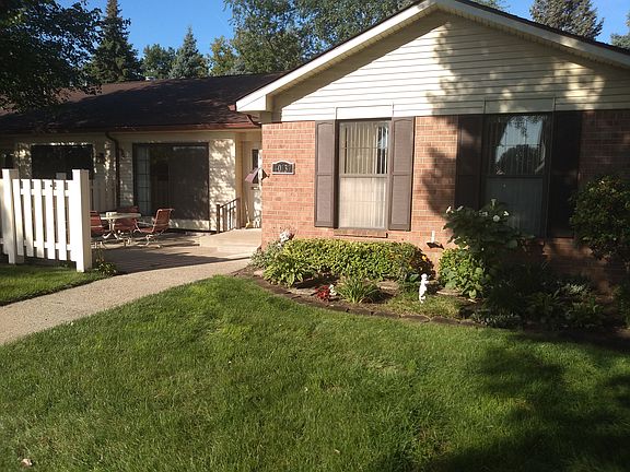 3rd image of 40137 Newport Dr