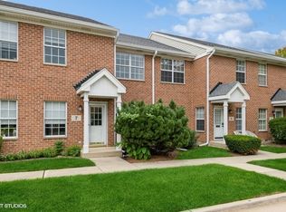 7 Four Seasons Ct, Elmhurst, IL 60126