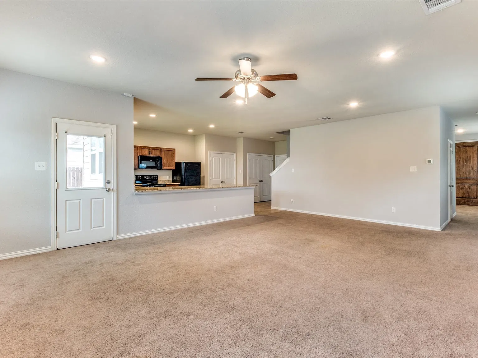 3 bed, 2.5 bath, 2015 sqft, $2,400 — Photo 3