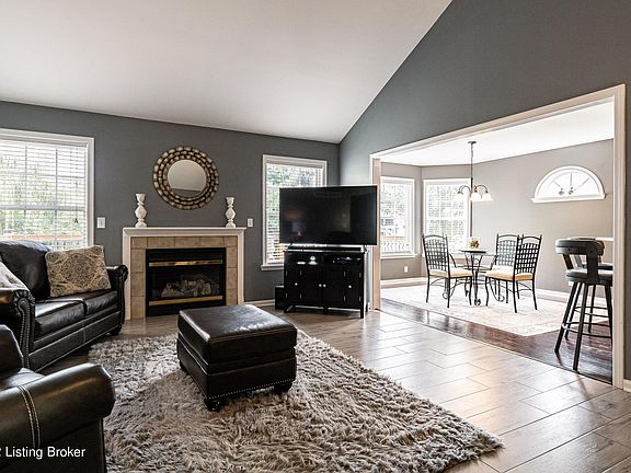4th image of 6923 Catalpa Springs Dr