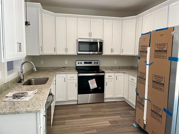 3rd image of 118 Sunburst Villa Dr