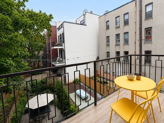 3rd image of 424 Jefferson Ave #3