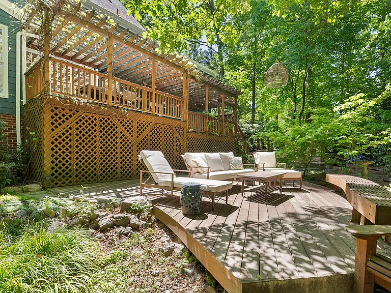 1011 New Chester Ct — Photo 3