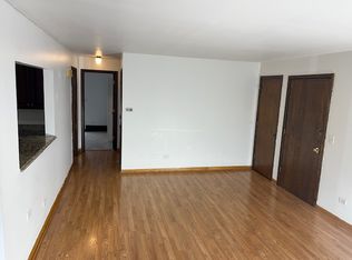 798 Pleasant Dr #2, South Elgin, IL 60177