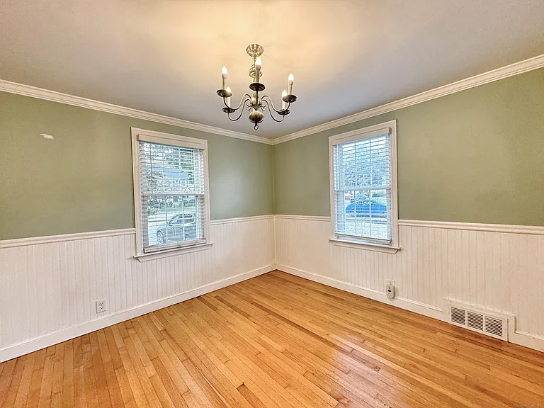 84 Sunnyridge Ave — Photo 6