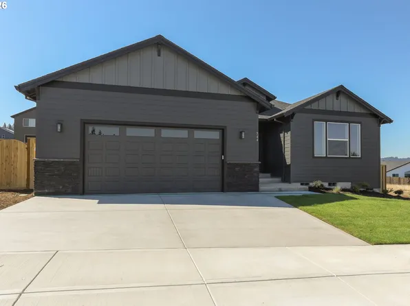 656 NE Trillium Dr, Estacada, OR 97023