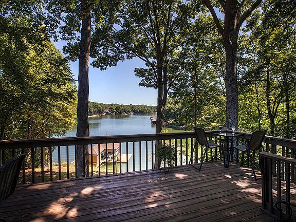3rd image of 232 Waterwood Dr
