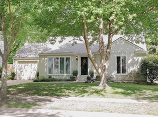 7121 Cedar St, Prairie Village, KS 66208