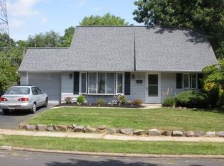 83 Long Loop Rd, Levittown, PA 19056