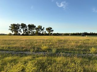 316 Prairie Hills Dr, Mitchell, SD 57301