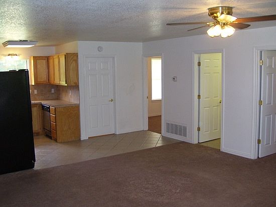 4th image of 605 Shady Grove Dr #1